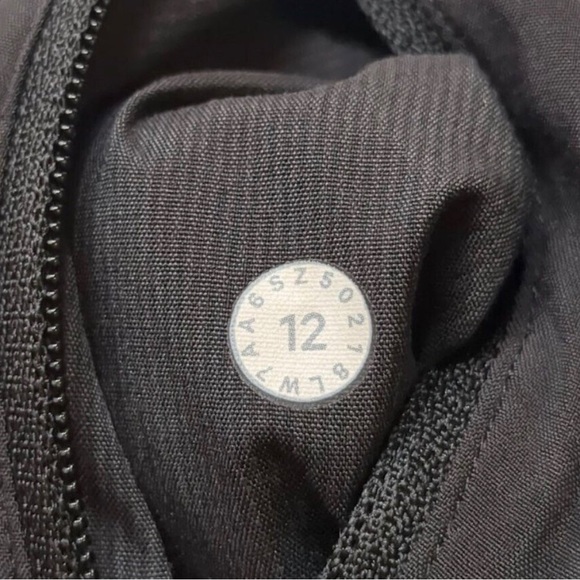 Lululemon Tracker short 4” black - Picture 5 of 5